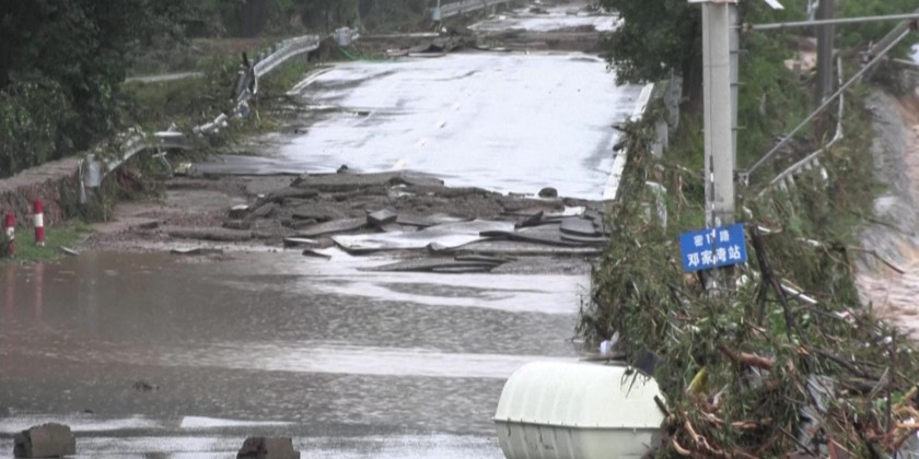Reservoir in Beijing discharges water after torrential rains flood roads