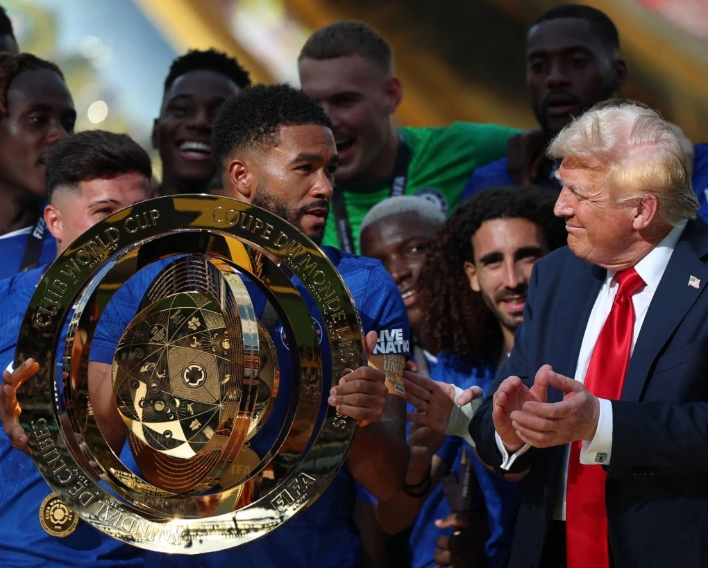 သမ္မတ ဒေါ်နယ်ထရမ့်က မူရင်း FIFA Club World Cup ဖလားသည် အိမ်ဖြူတော်ရှိ Oval Office တွင် ရှိသည်ဟု ဆို