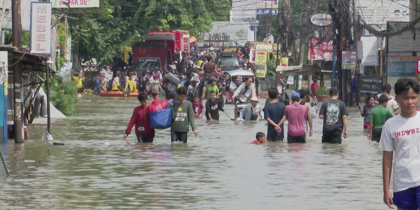 Floods hits several areas in Jakarta