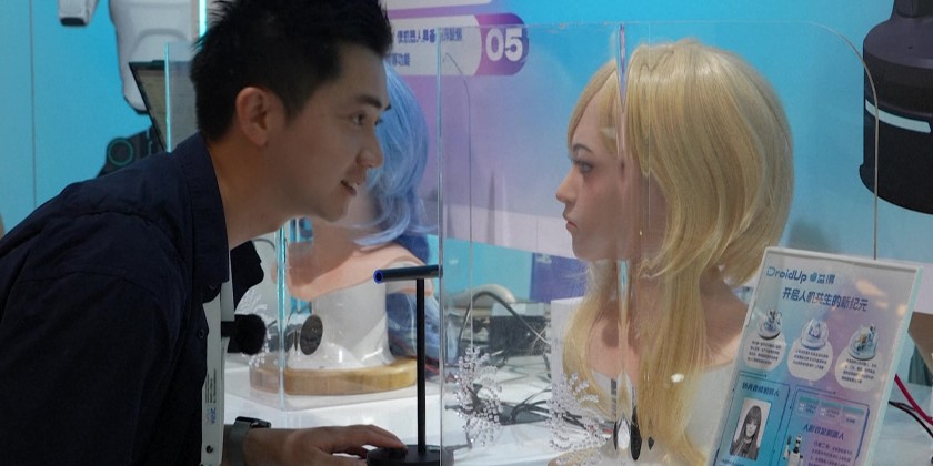 Humanoid robots take center stage at annual Shanghai AI conference