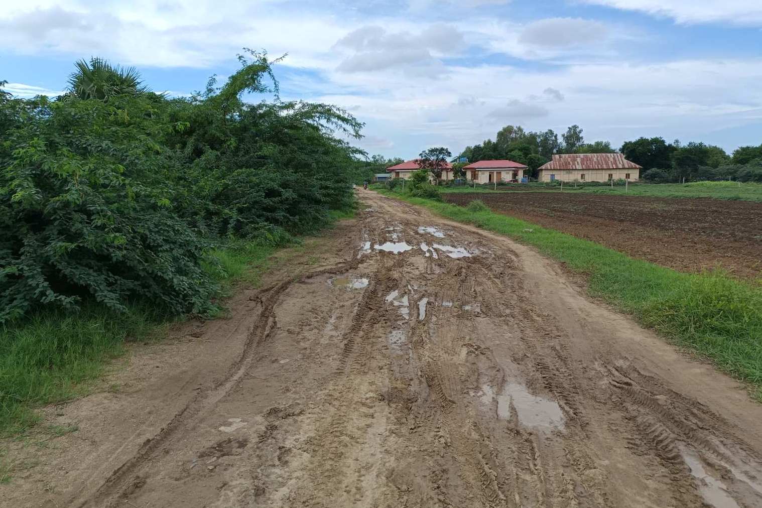 ကျောက်ဆည်-တံတားဦးမြို့ချင်းဆက် လမ်းနှင့် ဆက်သွယ်ထားသည့် အနောက်ရွာတော်ကျေးရွာလမ်းအား ကျောက်ချောလမ်းအဖြစ်အဆင့်မြှင့်တင်ပေးသွားမည်ဖြစ်