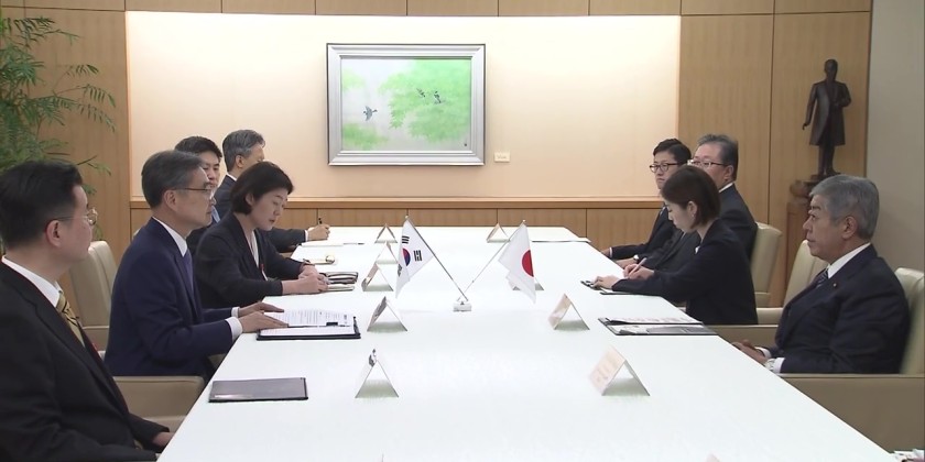 Japan-South Korea FM talks