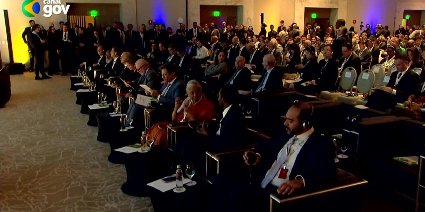 Lula stresses importance of new regional currency talks at New Development Bank meeting