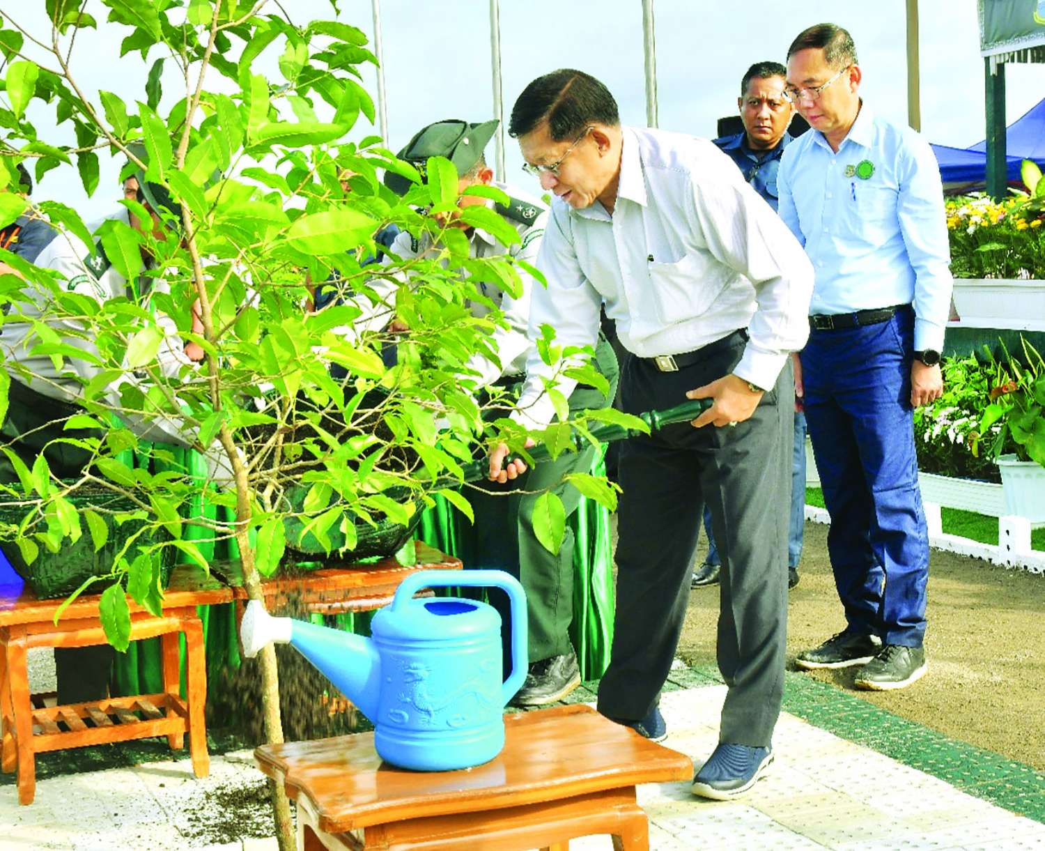 နိုင်ငံတော်စီမံအုပ်ချုပ်ရေးကောင်စီဥက္ကဋ္ဌ နိုင်ငံတော်ဝန်ကြီးချုပ် ဗိုလ်ချုပ်မှူးကြီး မင်းအောင်လှိုင် ပြည်ထောင်စုနယ်မြေ နေပြည်တော် ၂၀၂၅ ခုနှစ် ဒုတိယအကြိမ် မိုးရာသီသစ်ပင်စိုက်ပျိုးပွဲသို့ တက်ရောက်၍ ခရေပျိုးပင်အား ဦးဆောင်စိုက်ပျိုးပေး