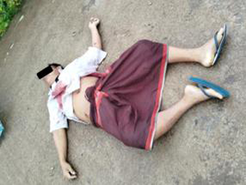 မွန်ပြည်နယ်၊ သထုံမြို့နယ်၌  KNU အဖွဲ့မှ အကြမ်းဖက်မှုကို လိုလားသူများနှင့် PDF အမည်ခံ အကြမ်းဖက်သမားများ ပူးပေါင်းအဖွဲ့က သေနတ်ဖြင့် ပစ်ခတ်သတ်ဖြတ်ခဲ့မှုကြောင့် ပြည်သူ့ လုံခြုံရေးနှင့်အကြမ်းဖက်နှိမ်နင်းရေးအဖွဲ့ဝင် နှစ်ဦး သေဆုံးမှု မှတ်တမ်းဓာတ်ပုံ။