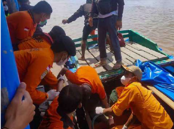 အင်ဒိုနီးရှား၌ အမြန်ရေယာဉ်တိမ်းမှောက် ကလေးသုံးဦးအပါအဝင် ၁၁ ဦးပျောက်ဆုံး