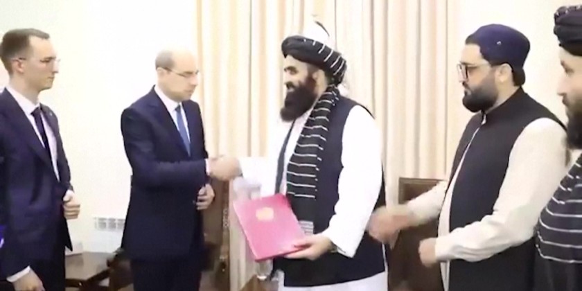 Moscow formally recognizes Afghan interim government