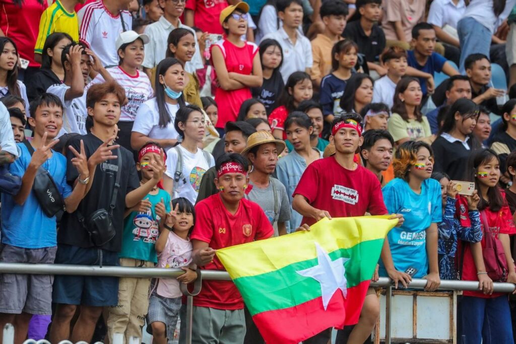 ချန်ပီယံလုပွဲလာကြည့်မည့် ပရိတ်သတ်အား အပြိုင်အဆိုင် စပွန်ဆာပေး ဖိတ်ခေါ်နေသည့် ရှမ်းယူနိုက်တက်နှင့် ရန်ကုန်ယူနိုက်တက်