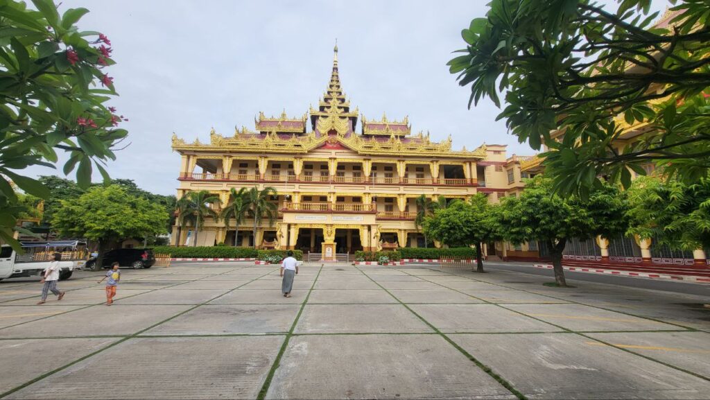 မန္တလေးတွင် ဗီဇာနှင့်ကောင်စစ်ရေးရာလုပ်ငန်းများ ပြန်လည်လုပ်ဆောင်ပေးမည်ဟု တရုတ်သံရုံးထုတ်ပြန်ထိမ်းမြားလက်ထပ် မှတ်ပုံတင်ခြင်း လုပ်ငန်းများကို ယာယီဆိုင်းငံ့ထားမည်