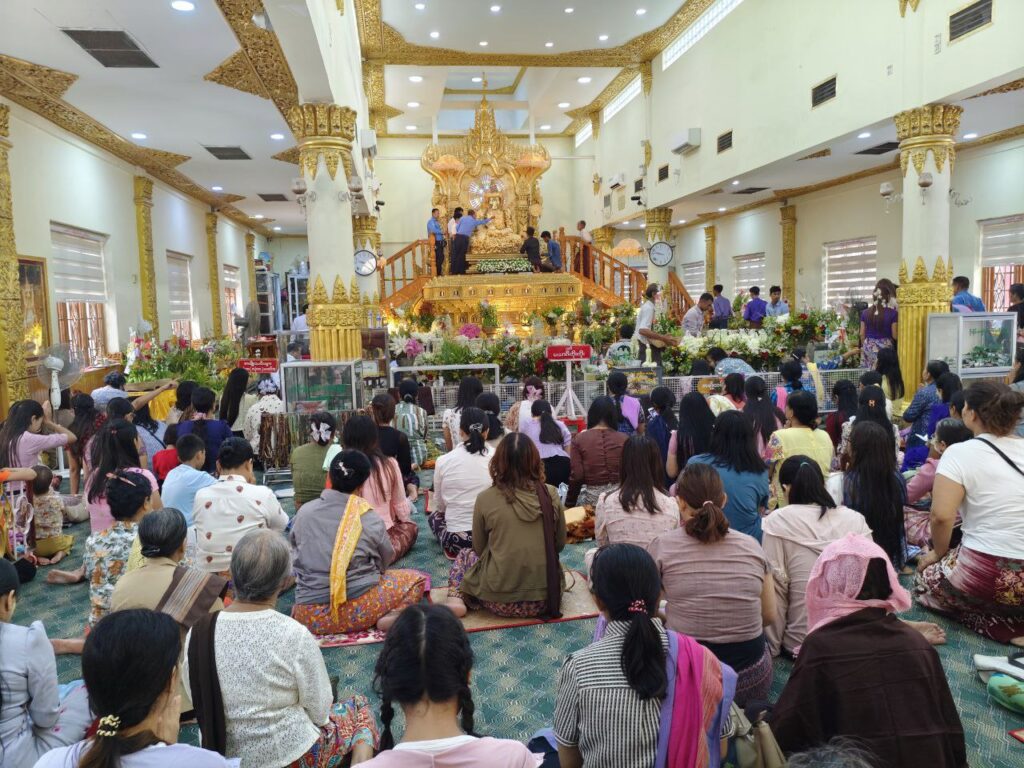 Pilgrims throng Mandalay pagodas on Waso Full Moon Day
