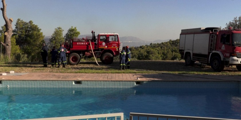 Thousands evacuated as Greek, Turkish wildfires rage