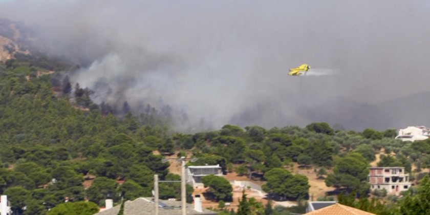 Thousands evacuated as Greek, Turkish wildfires rage