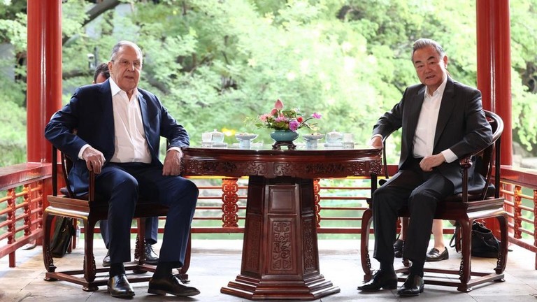 ရုရှားနှင့် တရုတ်နိုင်ငံခြားရေးဝန်ကြီးများ တွေ့ဆုံဆွေးနွေး