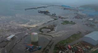 ဆူနာမီသတိပေးချက်များကြောင့် အမေရိက အနောက်ဘက် ကမ်းရိုးတန်း နှင့် ဟာဝိုင်အီသို့ ဦးတည်ပျံသန်းမည် လေယာဉ်ခရီးစဉ်များ နှောင့်နှေး