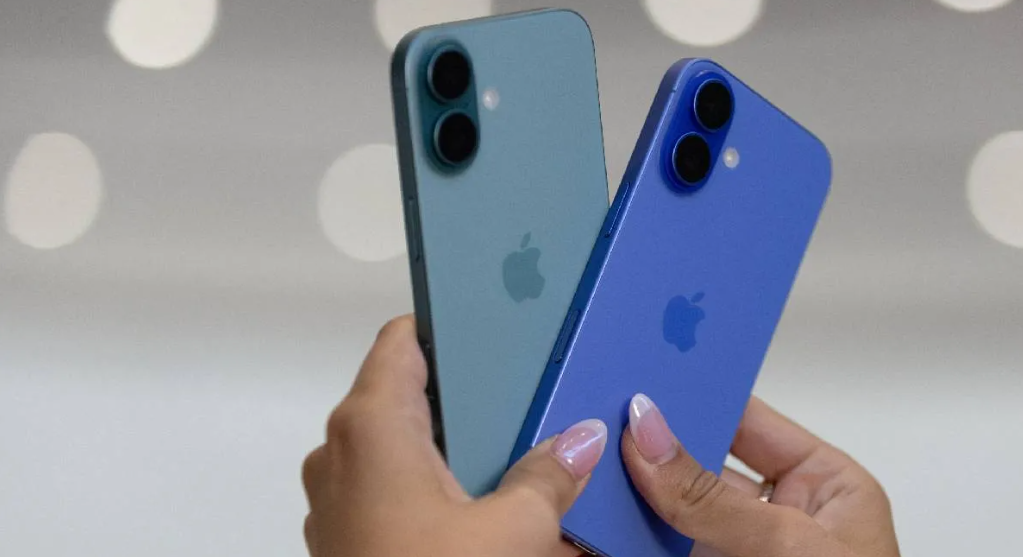 “အိန္ဒိယနိုင်ငံတွင် ထုတ်လုပ်သည့်” iPhone သည် သမိုင်းတွင်သည့် တရုတ်နိုင်ငံကို ကျော်လွန်၍ အိန္ဒိယနိုင်ငံမှ တင်ပို့နိုင်ခဲ့ခြင်းဖြစ်