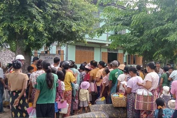 ကျောက်ဆည်၊ စဉ့်ကိုင် ၊မြစ်သားမြို့နယ်များတွင် ဈေးနှုန်းချိုသာစွာဖြင့် စားအုန်းဆီများ ရောင်းချပေး