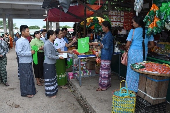 ကျောက်ဆည်မြို့၌ ပလတ်စတစ်အိတ်သုံးစွဲမှု လျော့နည်းပပျောက်စေရေးနှင့် အစားထိုးသုံးစွဲမှုများ လိုက်နာရေး အသိပညာပေးခြင်းနှင့် လက်ကမ်းစာစောင်များဖြန့်ဝေ