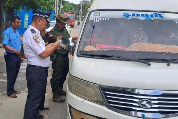 ကျောက်ဆည်မြို့နယ်တွင် လိုင်စင်မဲ့မော်တော်ယာဉ်များနှင့် မော်တော်ဆိုင်ကယ်များ စီးနင်းမှု ရှိ/မရှိ စစ်ဆေးခြင်း နှင့် ယာဉ်စည်းကမ်း၊ လမ်းစည်းကမ်းများ လိုက်နာရေးအသိပညာပေး
