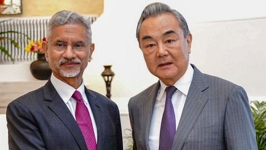 တရုတ်က ဓာတ်မြေဩဇာ၊ မြေရှားသတ္တုနှင့် ဥမင်တူးစက်များကို အိန္ဒိယသို့ ထောက်ပံ့ရန် အဆင်သင့် ဖြစ်နေ 