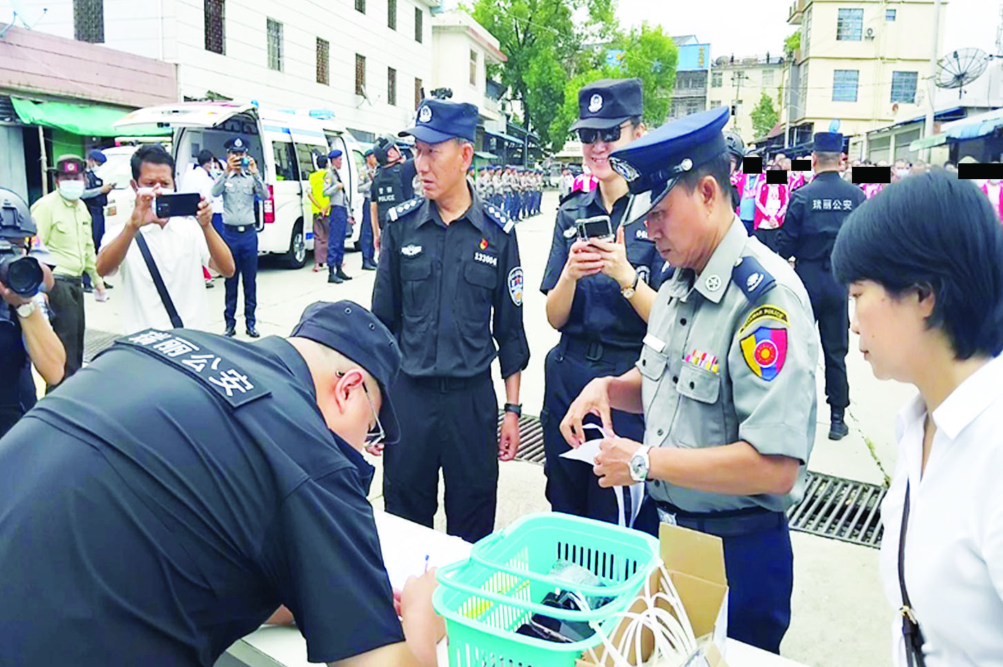မြန်မာ-တရုတ် နှစ်နိုင်ငံရဲတပ်ဖွဲ့ မူဆယ်ဒေသအတွင်း တတိယအကြိမ် အွန်လိုင်းလိမ်လည်မှုတိုက်ဖျက်ရေးအတွက် တွေ့ဆုံဆွေးနွေးခြင်းနှင့် မူဆယ်မြို့နယ်အတွင်း တရားမဝင်ဝင်ရောက်ကာ အွန်လိုင်းလိမ်လည်မှုလုပ်ငန်းလုပ်ကိုင်သူများအား ဖော်ထုတ်ဖမ်းဆီးခဲ့သည့် တရုတ်နိုင်ငံသား ၂၅၆ ဦးအား ပြန်လည်လွှဲပြောင်းပေးအပ်