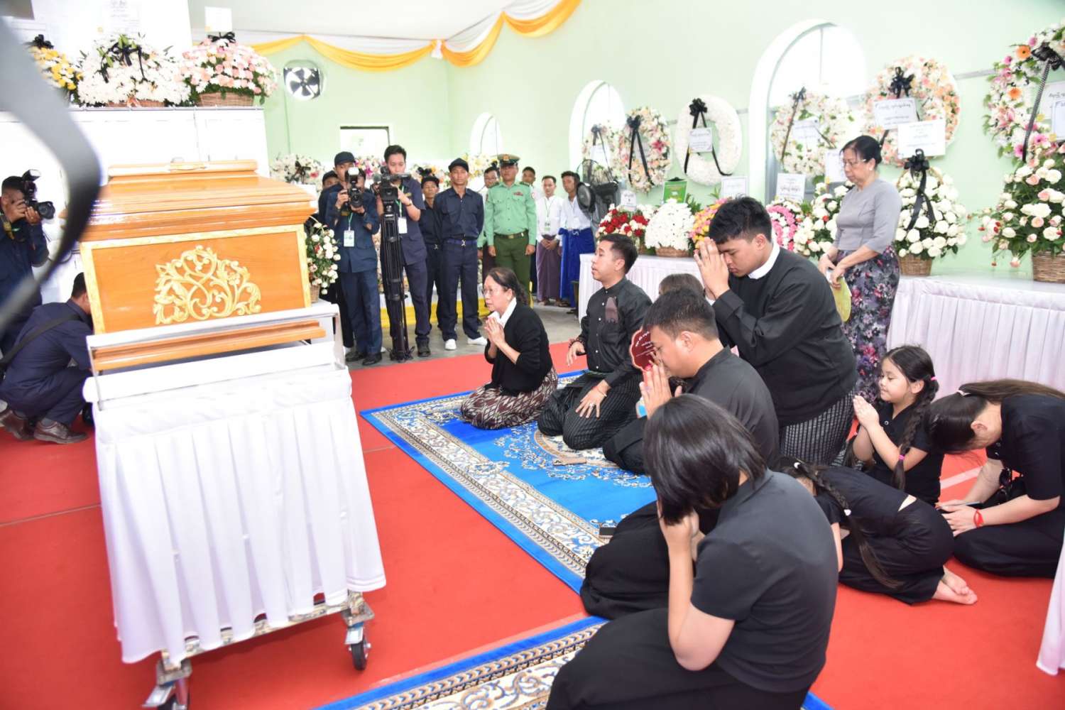 ပြည်ထောင်စုသမ္မတမြန်မာနိုင်ငံတော်၊ ယာယီသမ္မတဦးမြင့်ဆွေ၏ နိုင်ငံတော်ဈာပနအခမ်းအနားကျင်းပ