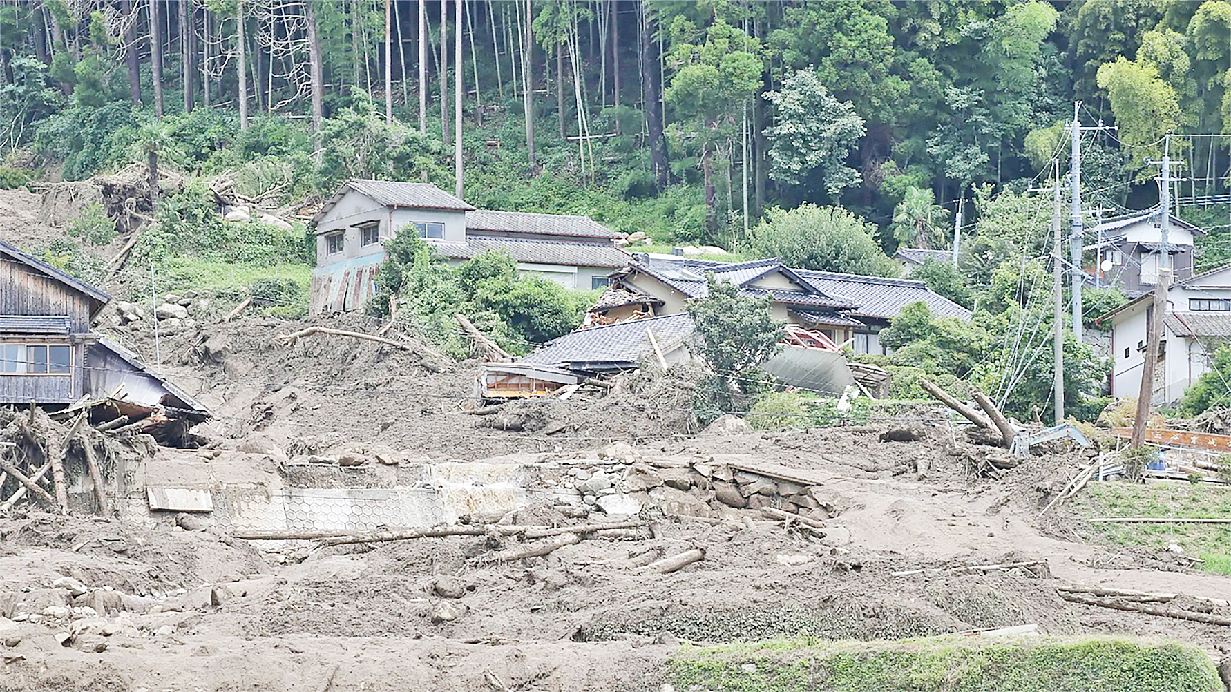 ရေကြီး၊ မြေပြိုမှုများကြောင့် နိုင်ငံအနောက်တောင်ပိုင်းရှိ ပြည်သူသန်းပေါင်းများစွာ နေရာရွှေ့ပြောင်းရန် ဂျပန်တိုက်တွန်း