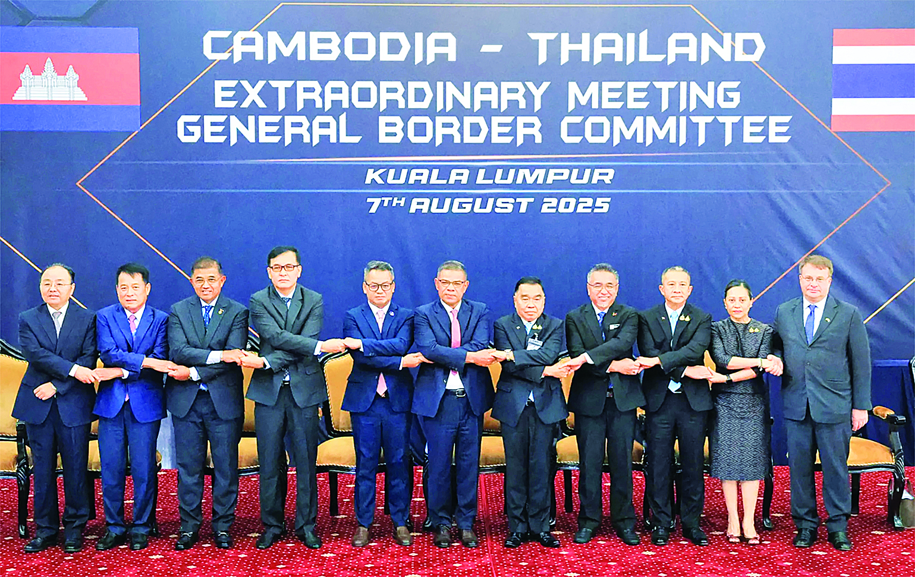 ကမ္ဘောဒီးယားနှင့် ထိုင်းတို့က အပစ်အခတ်ရပ်စဲရေးသဘောတူစာချုပ်ကို လက်မှတ်ရေးထိုးခြင်းဖြင့် ဖြစ်ပွားနေသည့်နယ်စပ်ပဋိပက္ခချုပ်ငြိမ်း