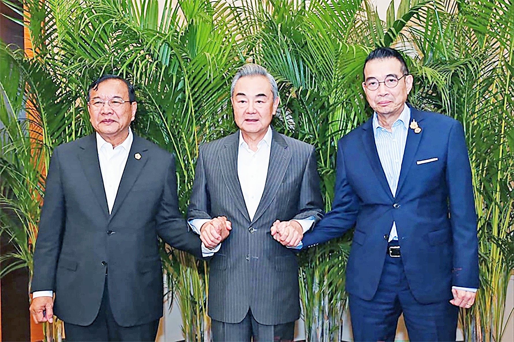 ကမ္ဘောဒီးယားနိုင်ငံနှင့် ထိုင်းနိုင်ငံတို့ကြား ပြန်လည်သင့်မြတ်စေရေး တရုတ်နိုင်ငံက ကူညီပေးရန် အသင့်ရှိဟုဆို
