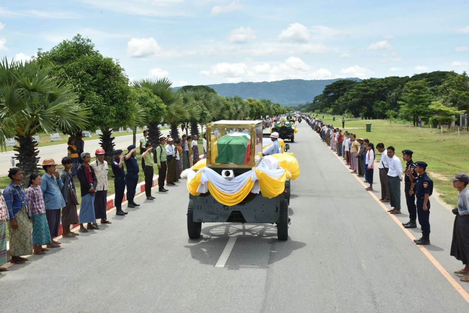 ပြည်ထောင်စုသမ္မတမြန်မာနိုင်ငံတော်၊ ယာယီသမ္မတဦးမြင့်ဆွေ၏ နိုင်ငံတော်ဈာပနအခမ်းအနားကျင်းပ