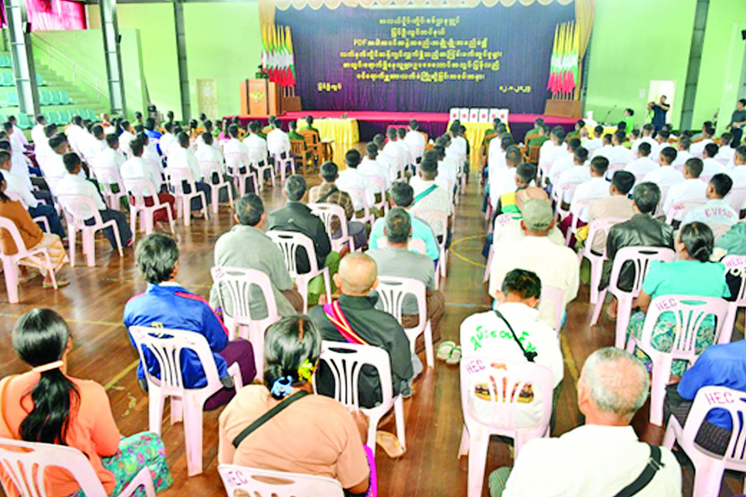 နိုင်ငံတော်နှင့် တပ်မတော်၏ ငြိမ်းချမ်းရေးလုပ်ငန်းစဉ်များကို လက်ခံယုံကြည်သည့် တိုင်းရင်းသားလက်နက်ကိုင်အဖွဲ့ဝင်များနှင့် PDF အမည်ခံ အဖွဲ့ဝင် ၁၀၄ ဦး လက်နက်ခဲယမ်းများနှင့်အတူ ဥပဒေဘောင်အတွင်းသို့ ထပ်မံဝင်ရောက်