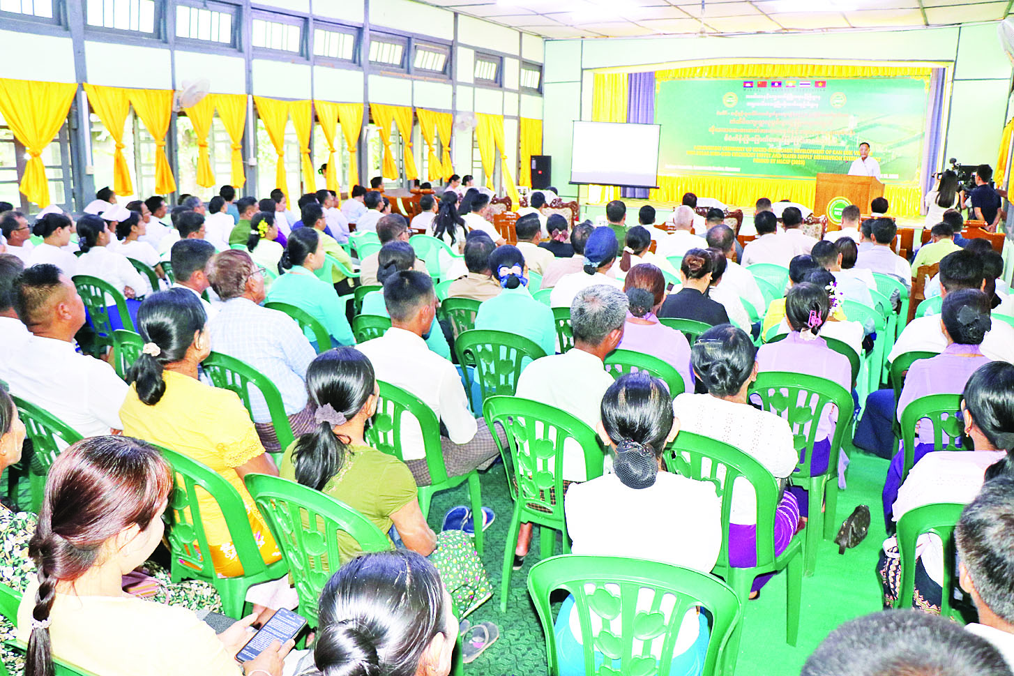 ဆိုလာအသေးစားဓာတ်အားပေးစနစ်နှင့် ရေပေးဝေရေးလုပ်ငန်းစီမံကိန်းပြီးမြောက်ခြင်း အခမ်းအနားကျင်းပ