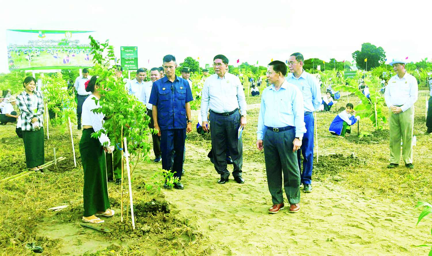 မကွေးတိုင်းဒေသကြီး၊ မင်းဘူးခရိုင်၊ မင်းဘူးမြို့နယ်၊ အပူပိုင်းဒေသ(၁၃)ခရိုင် စိမ်းလန်းစိုပြည်ရေး၊ ၂ဝ၂၅ ခုနှစ် နိုင်ငံတော်အဆင့် ဒုတိယအကြိမ် လူထုလှုပ်ရှားမှုအသွင်ဖြင့် သစ်ပင်စိုက်ပျိုးပွဲကျင်းပပြုလုပ် နိုင်ငံတော်လုံခြုံရေးနှင့် အေးချမ်းသာယာရေးကော်မရှင်ဥက္ကဋ္ဌ ဗိုလ်ချုပ်မှူးကြီးမင်းအောင်လှိုင် တက်ရောက်၍ တမာပျိုးပင်အား ဦးဆောင်စိုက်ပျိုးပေး