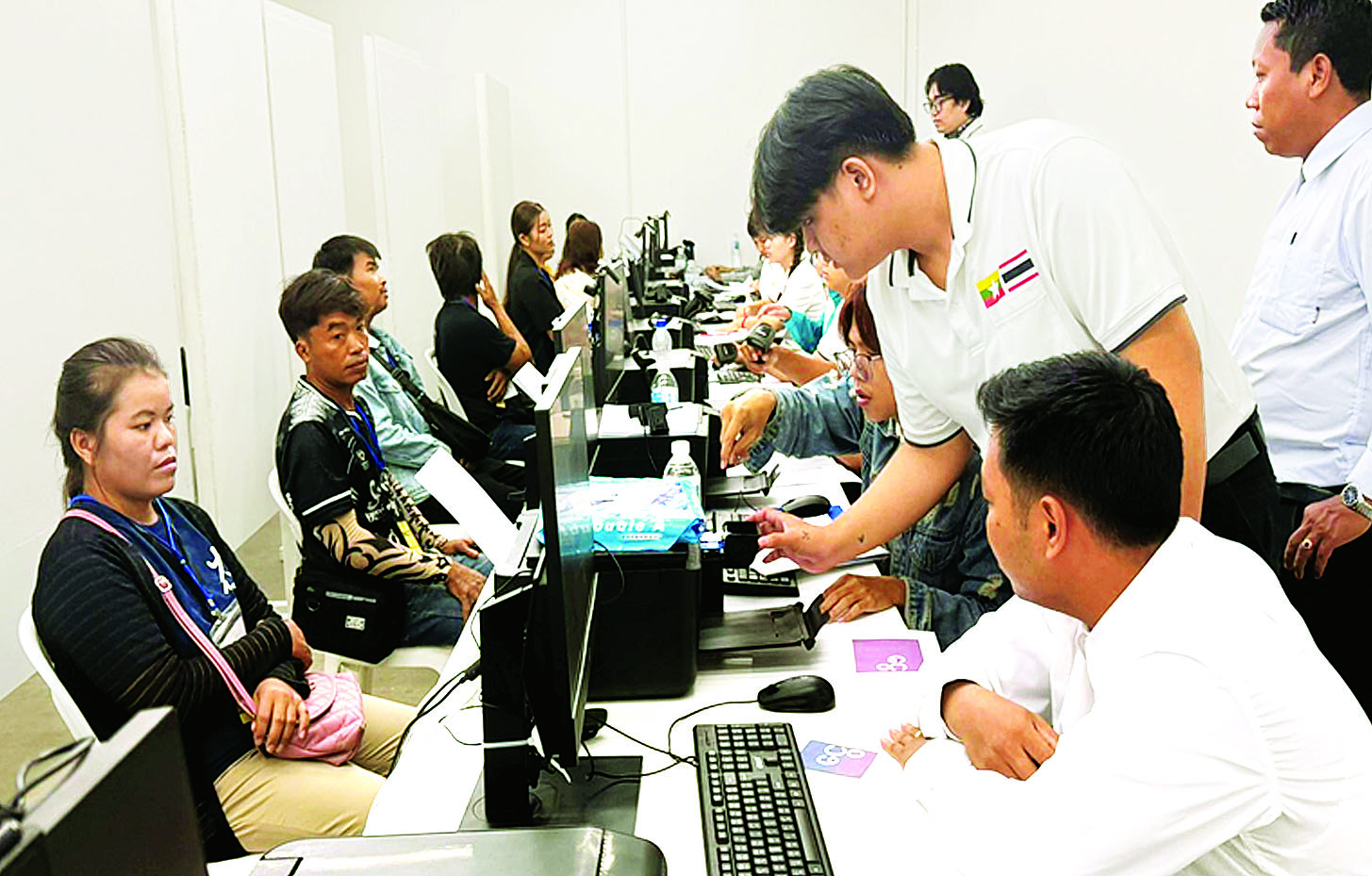 ထိုင်းနိုင်ငံတွင် မည်သူမည်ဝါဖြစ်ကြောင်း သက်သေခံလက်မှတ် ထုတ်ပေးလျက်ရှိ