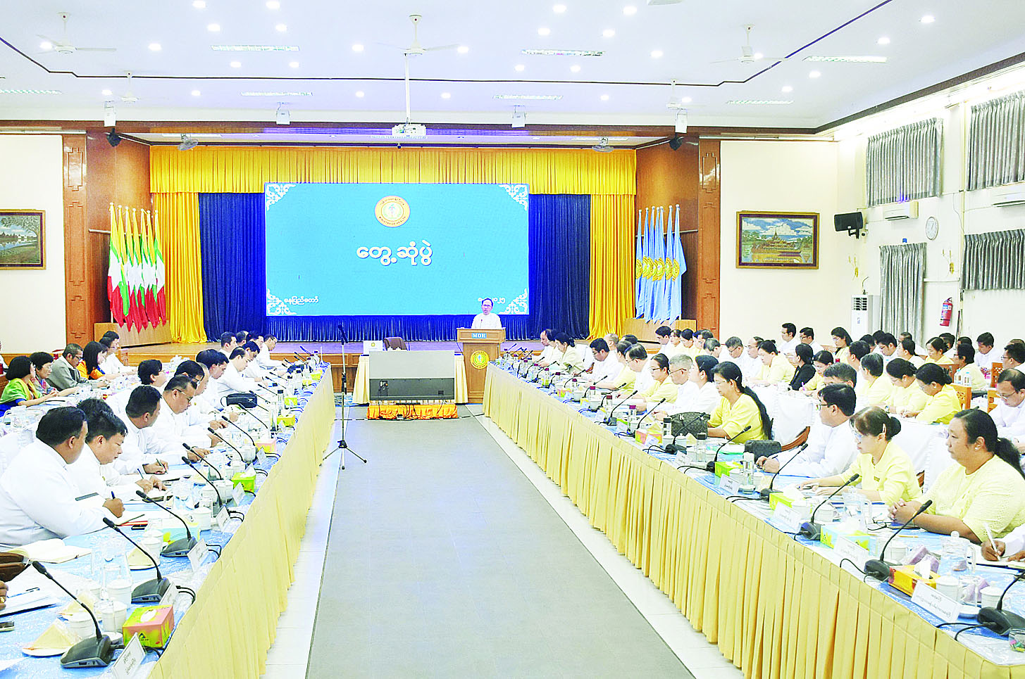 တီဘီ၊ HIV ရောဂါကုသဆေးများကို နိုင်ငံတော်မှ ဝယ်ယူပေးလျက်ရှိရာ လူနာများအနေဖြင့် ဆေးပြတ်လပ်မှုမရှိစေဘဲ ကုသမှုခံယူနိုင်မည် ပြည်သူ့ဆေးရုံများကို ပြည်သူလူထု အားကိုးယုံကြည်မှု ပိုမိုရရှိလာစေရေး လူနာများ၊ လူနာမိသားစုများနှင့် ဆက်ဆံရေးပိုမိုကောင်းမွန်စေရေးဆောင်ရွက်
