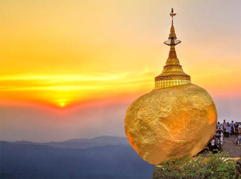 The Golden Rock: Myanmar’s Gravity-Defvying Boulder of Faith and Legend