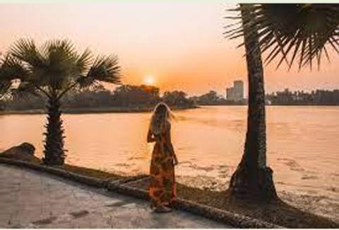“အင်းယားကန်သို့ ခဏတာ” (A foray to Inya Lake)