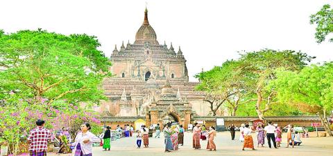 ကမ္ဘာလုံးဆိုင်ရာ ယဉ်ကျေးမှုများကြားမှ တံတားတစ်စင်းဖြစ်သည့် ခရီးသွားလုပ်ငန်း