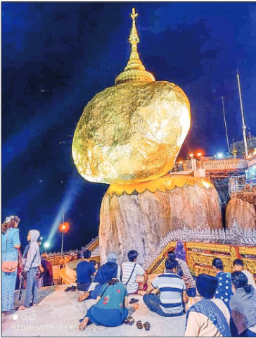 This photo showcases pilgrims at Kyaiktiyo Pagoda