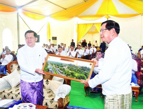နိုင်ငံတော်စီမံအုပ်ချုပ်ရေးကောင်စီဥက္ကဋ္ဌ နိုင်ငံတော်ဝန်ကြီးချုပ် ဗိုလ်ချုပ်မှူးကြီးမင်းအောင်လှိုင် မြန်မာနိုင်ငံ၏ ဒုတိယမြောက် မြေအောက်လမ်းကူးလူသွားဥမင်(Underpass) ဖွင့်ပွဲအခမ်းအနားသို့ တက်ရောက်ချီးမြှင့်