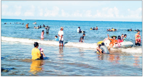 Chaungtha Beach bustling with visitors during Christmas