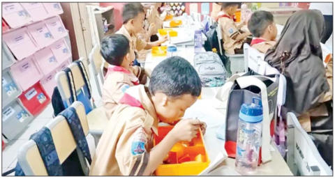 အင်ဒိုနီးရှားနိုင်ငံ၌ အစိုးရ၏ ဦးဆောင်မှုဖြင့် အခမဲ့ အစားအစာ ကျွေးမွေးသည့်အစီအစဉ် စတင်ဆောင်ရွက်