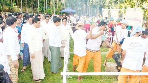 ရွှေတိဂုံစေတီတော်၌ မြန်မာ့ရိုးရာထမနဲလှူဒါန်းပွဲတော်နှင့် ထမနဲထိုးပြိုင်ပွဲ ကျင်းပ