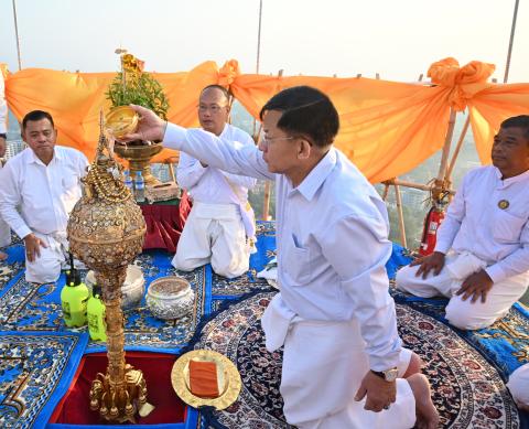 Chairman of State Administration Council Prime Minister Senior General Min Aung Hlaing pays homage to Shwedagon Pagoda, inspects full-surface gold coating of the pagoda, donates gold plates