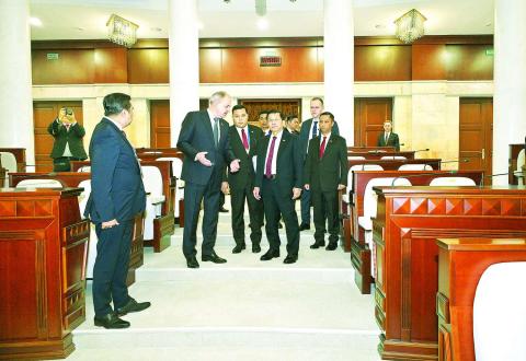 နိုင်ငံတော်စီမံအုပ်ချုပ်ရေးကောင်စီဥက္ကဋ္ဌ နိုင်ငံတော်ဝန်ကြီးချုပ် ဗိုလ်ချုပ်မှူးကြီးမင်းအောင်လှိုင် ဘယ်လာရုစ်သမ္မတနိုင်ငံ အမျိုးသားလွှတ်တော်ဥက္ကဋ္ဌ H.E. Mr. Igor Petrovich Sergeenko နှင့် တွေ့ဆုံဆွေးနွေး