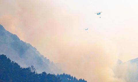 တောင်ကိုရီးယားတွင် တောမီးလောင် ကျွမ်းမှုဖြစ်ပွား အနည်းဆုံး လူ ၄ ဦးသေဆုံးခဲ့ပြီး အရေးပေါ်အခြေအနေ ထုတ်ပြန်