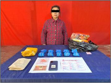 မန္တလေးတိုင်းဒေသကြီး၊ သာစည်မြို့နယ်၌ ပြစ်မှုကျူးလွန်သူအား သိမ်းဆည်းရမိသည့် စိတ်ကြွရူးသွပ်ဆေးပြားများနှင့်အတူ တွေ့ရစဉ်။