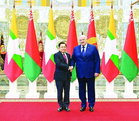 နိုင်ငံတော်စီမံအုပ်ချုပ်ရေးကောင်စီဥက္ကဋ္ဌ နိုင်ငံတော်ဝန်ကြီးချုပ် ဗိုလ်ချုပ်မှူးကြီး မင်းအောင်လှိုင်အား ဘယ်လာရုစ်သမ္မတနိုင်ငံသမ္မတ H.E. Mr. Alexander Gregoryevich Lukashenko က ဂုဏ်ပြုကြိုဆို တွေ့ဆုံဆွေးနွေး