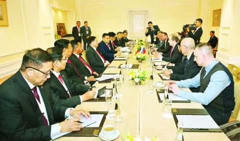 နိုင်ငံတော်စီမံအုပ်ချုပ်ရေးကောင်စီဥက္ကဋ္ဌ နိုင်ငံတော်ဝန်ကြီးချုပ် ဗိုလ်ချုပ်မှူးကြီးမင်းအောင်လှိုင် ရုရှား-အာဆီယံ စီးပွားရေးကော်မရှင်ဥက္ကဋ္ဌ ဦးဆောင်သည့်အဖွဲ့အား လက်ခံတွေ့ဆုံ