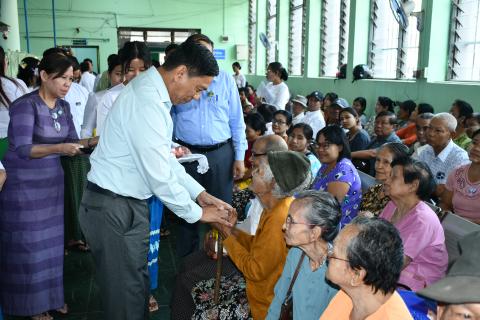 ကိုယ်ဝန်ဆောင်မိခင်များနှင့် အသက် (၂) နှစ်အောက် ကလေးသူငယ်များအား ငွေကြေးထောက်ပံ့