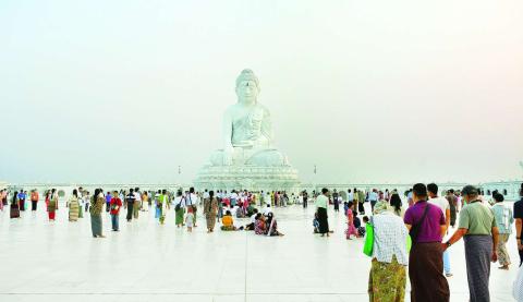Nay Pyi Taw pagodas swell with visitors on Taboung full moon day